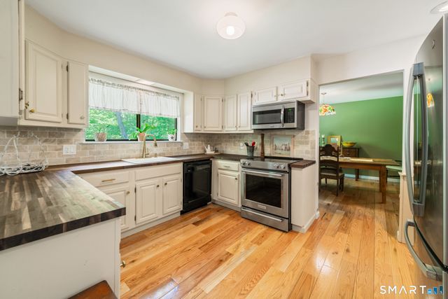 6 Arapaho Road, Brookfield, CT 06804