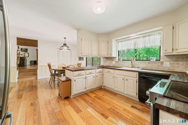 6 Arapaho Road, Brookfield, CT 06804