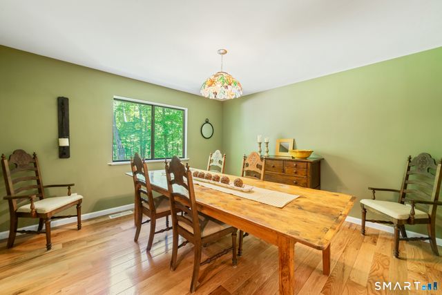 6 Arapaho Road, Brookfield, CT 06804