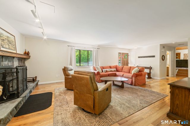 6 Arapaho Road, Brookfield, CT 06804