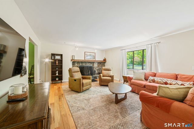 6 Arapaho Road, Brookfield, CT 06804