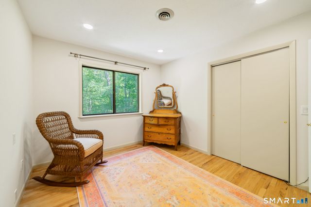 6 Arapaho Road, Brookfield, CT 06804