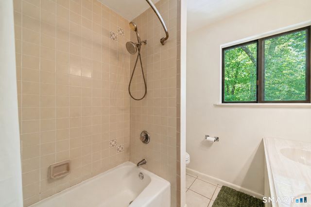 6 Arapaho Road, Brookfield, CT 06804