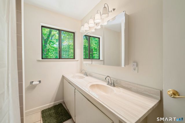 6 Arapaho Road, Brookfield, CT 06804