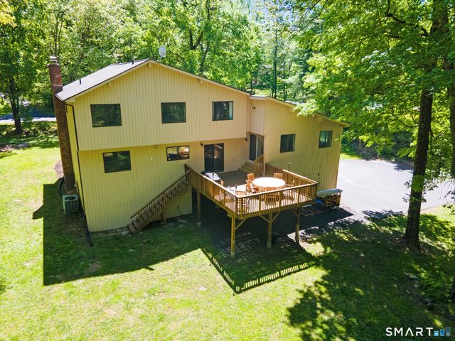 6 Arapaho Road, Brookfield, CT 06804