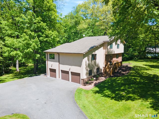 6 Arapaho Road, Brookfield, CT 06804