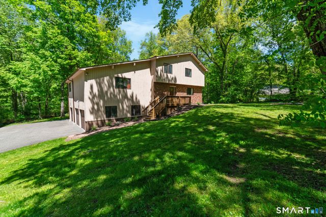 6 Arapaho Road, Brookfield, CT 06804