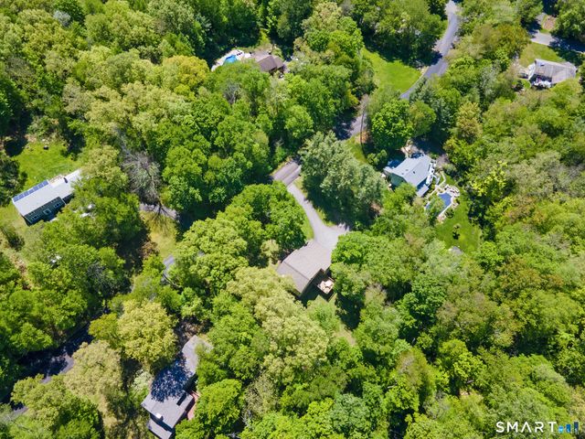 6 Arapaho Road, Brookfield, CT 06804