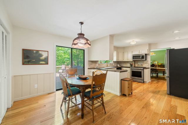 6 Arapaho Road, Brookfield, CT 06804