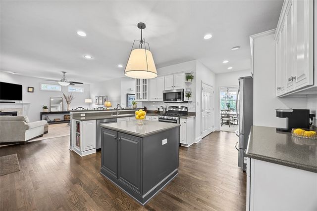 4016 Rustic Woods Dr, Jefferson Hills, PA 15025