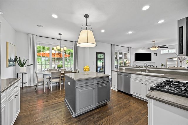 4016 Rustic Woods Dr, Jefferson Hills, PA 15025