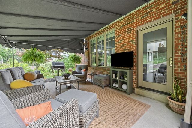 4016 Rustic Woods Dr, Jefferson Hills, PA 15025