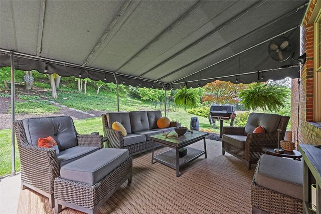 4016 Rustic Woods Dr, Jefferson Hills, PA 15025