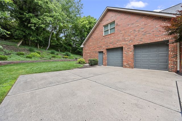 4016 Rustic Woods Dr, Jefferson Hills, PA 15025
