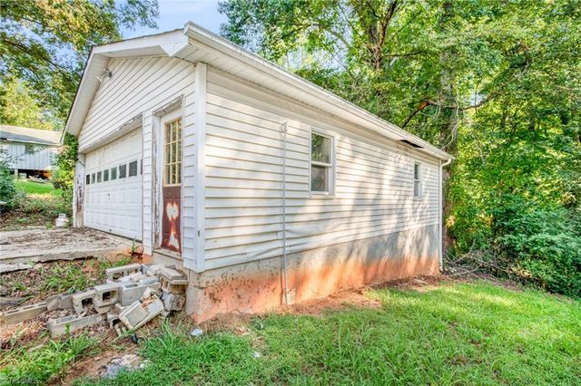 123 Old Linville Road, Kernersville, NC 27284