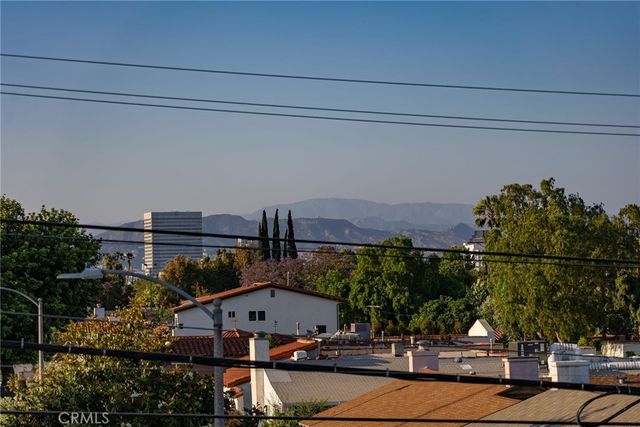 6082 W 18th Street, Los Angeles, CA 90035