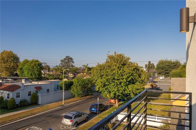 6082 W 18th Street, Los Angeles, CA 90035