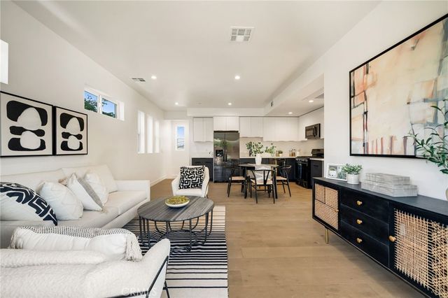 6082 W 18th Street, Los Angeles, CA 90035