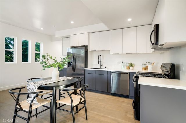 6082 W 18th Street, Los Angeles, CA 90035