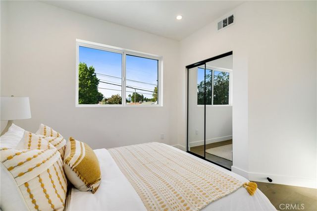 6082 W 18th Street, Los Angeles, CA 90035