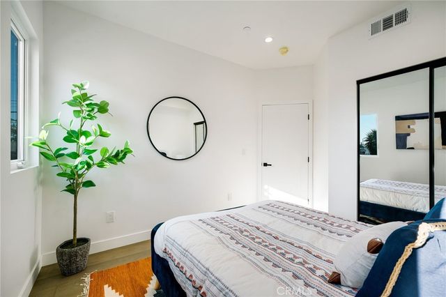 6082 W 18th Street, Los Angeles, CA 90035