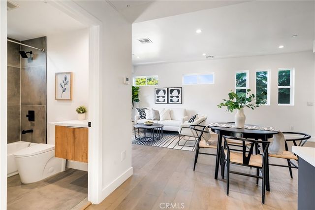 6082 W 18th Street, Los Angeles, CA 90035