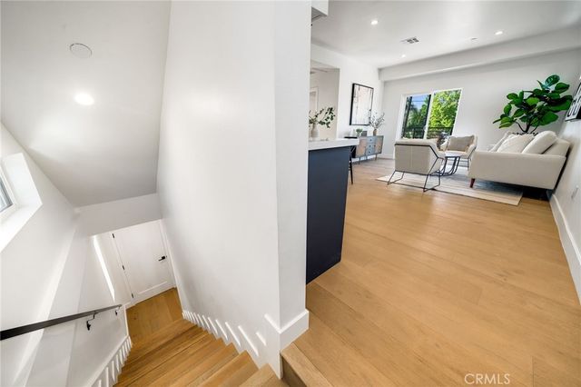 6082 W 18th Street, Los Angeles, CA 90035