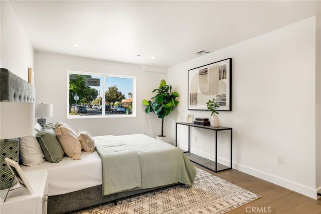 6082 W 18th Street, Los Angeles, CA 90035