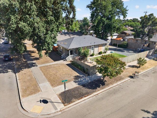 1407 E Street, Reedley, CA 93654