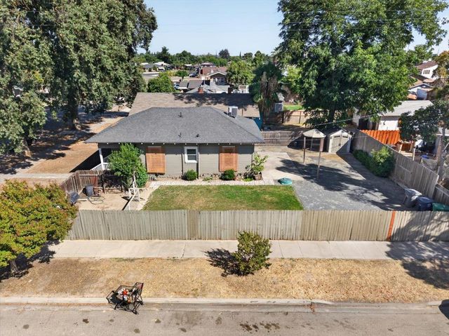 1407 E Street, Reedley, CA 93654