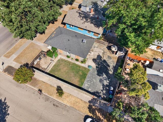 1407 E Street, Reedley, CA 93654