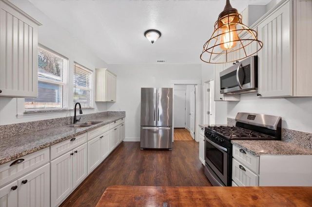 1407 E Street, Reedley, CA 93654