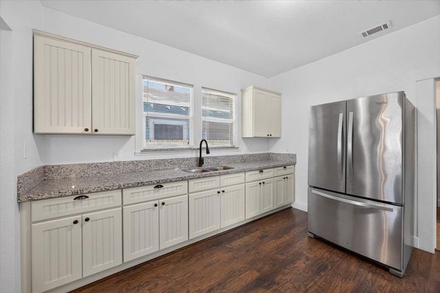 1407 E Street, Reedley, CA 93654