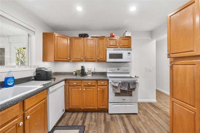 227 SW 13th Ave, Boynton Beach, FL 33435