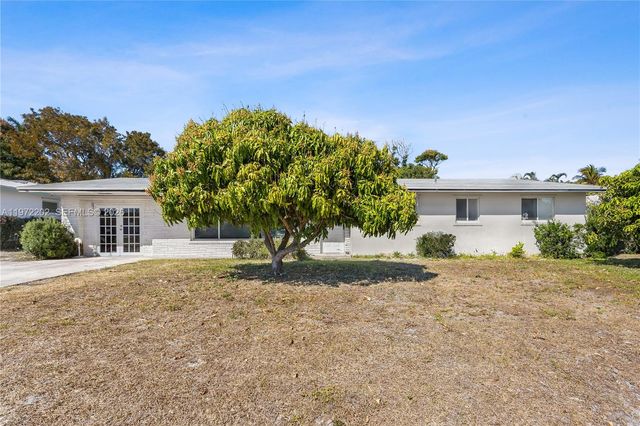 227 SW 13th Ave, Boynton Beach, FL 33435