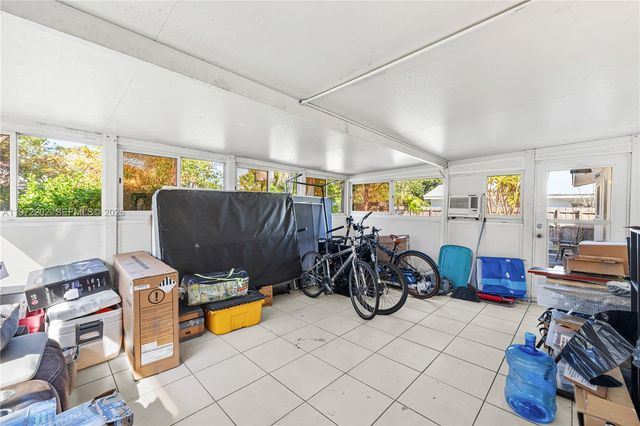 227 SW 13th Ave, Boynton Beach, FL 33435