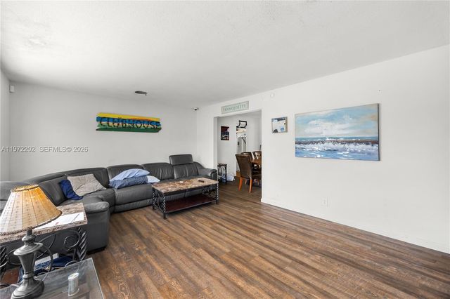 227 SW 13th Ave, Boynton Beach, FL 33435