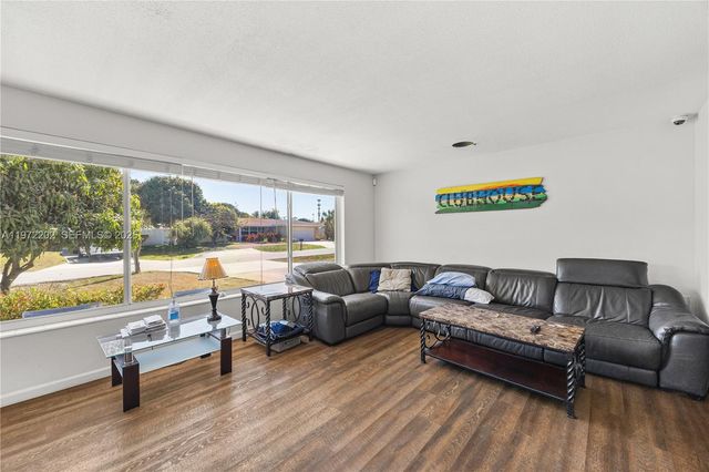 227 SW 13th Ave, Boynton Beach, FL 33435