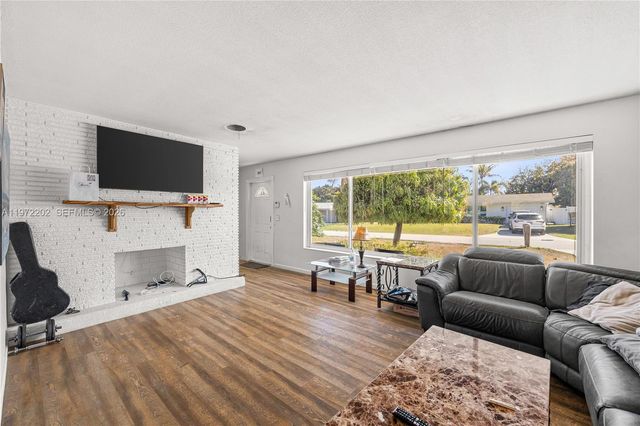 227 SW 13th Ave, Boynton Beach, FL 33435