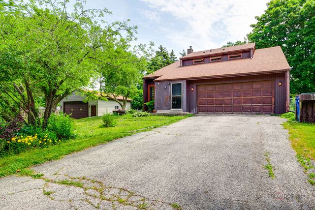 389 Pine Grove Avenue, Gurnee, IL 60031