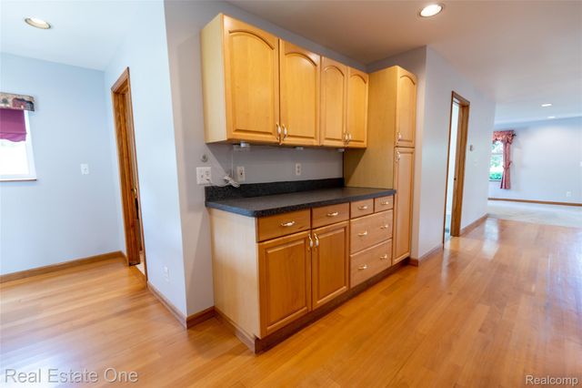 3180 Eastwood Drive, Rochester Hills, MI 48309