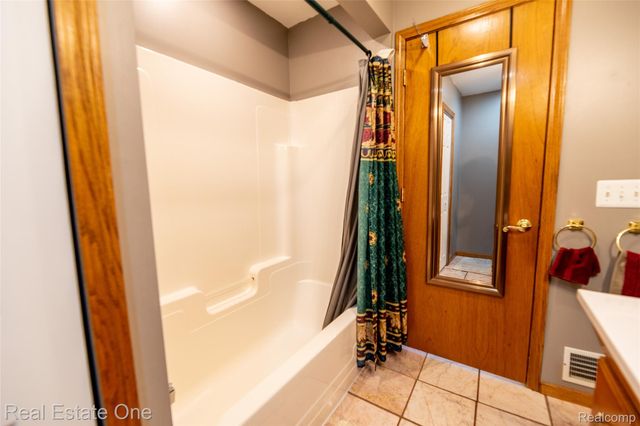 3180 Eastwood Drive, Rochester Hills, MI 48309