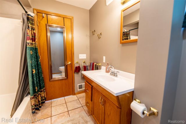 3180 Eastwood Drive, Rochester Hills, MI 48309