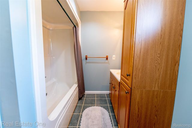 3180 Eastwood Drive, Rochester Hills, MI 48309