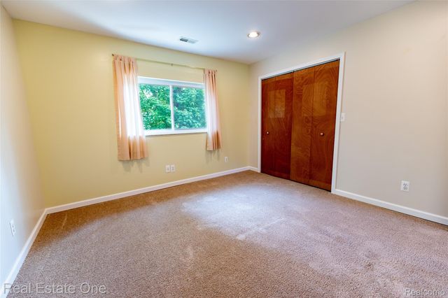 3180 Eastwood Drive, Rochester Hills, MI 48309