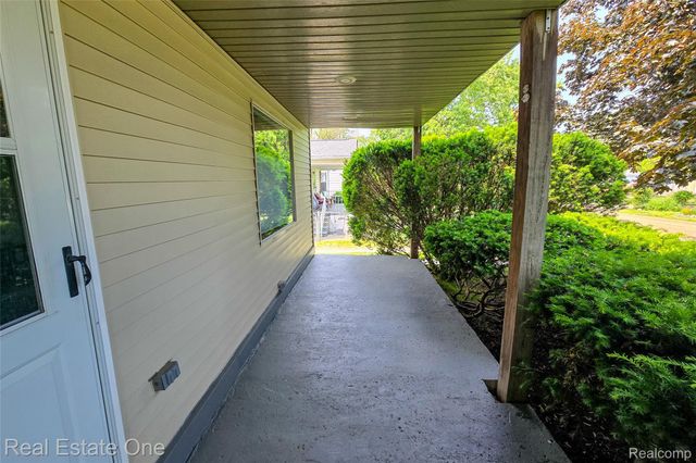 3180 Eastwood Drive, Rochester Hills, MI 48309