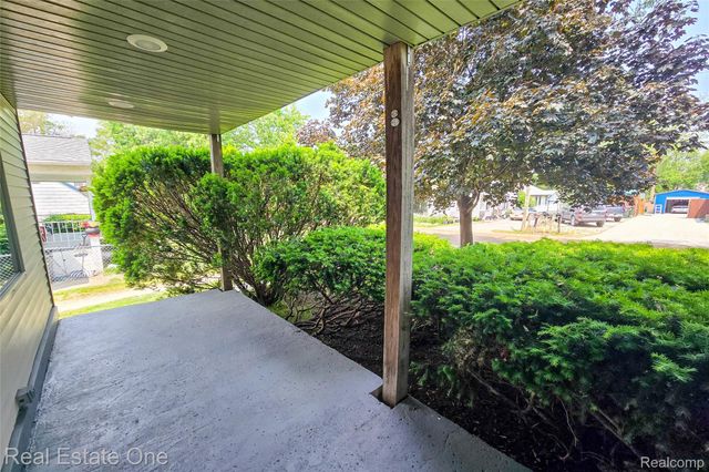 3180 Eastwood Drive, Rochester Hills, MI 48309