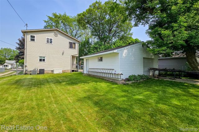 3180 Eastwood Drive, Rochester Hills, MI 48309