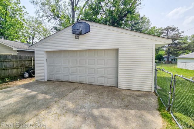 3180 Eastwood Drive, Rochester Hills, MI 48309