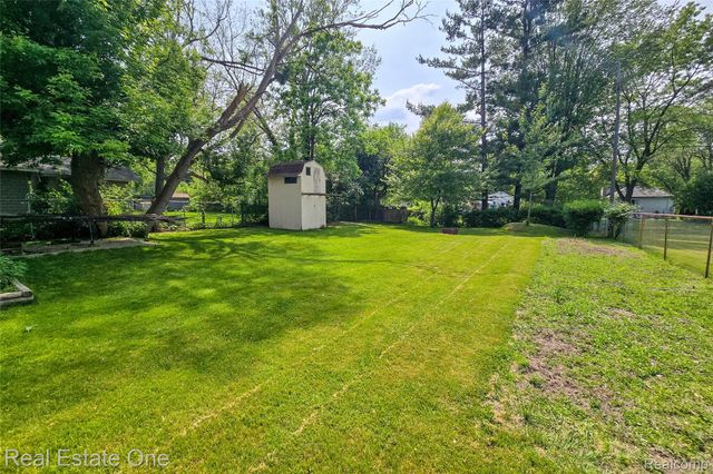 3180 Eastwood Drive, Rochester Hills, MI 48309